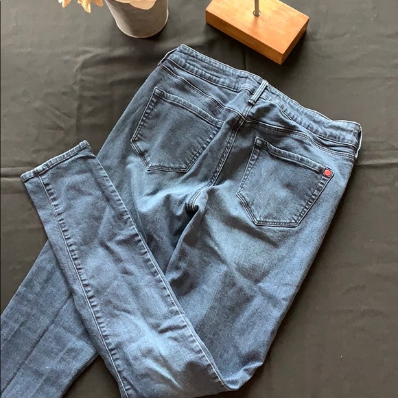 🦄 4/$40 Basic Blue Bullhead Skinny Jeans - Picture 4 of 4